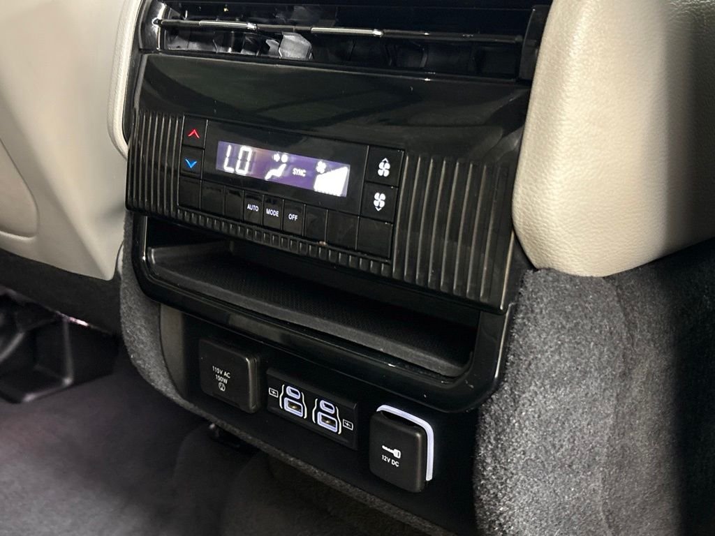 Used 2022 White Jeep Series II image 22