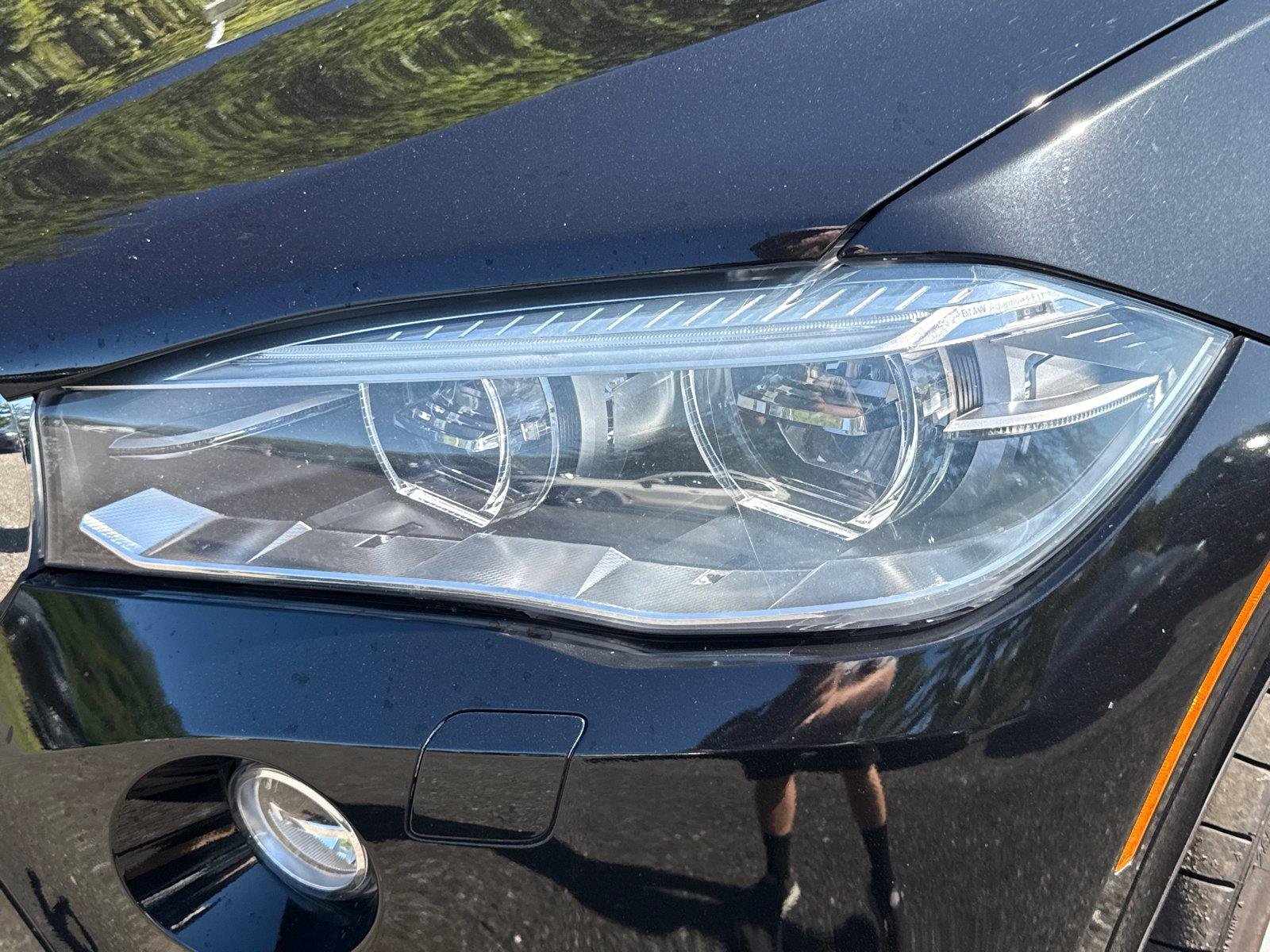 Used 2018 Black Sapphire Metallic BMW  image 8