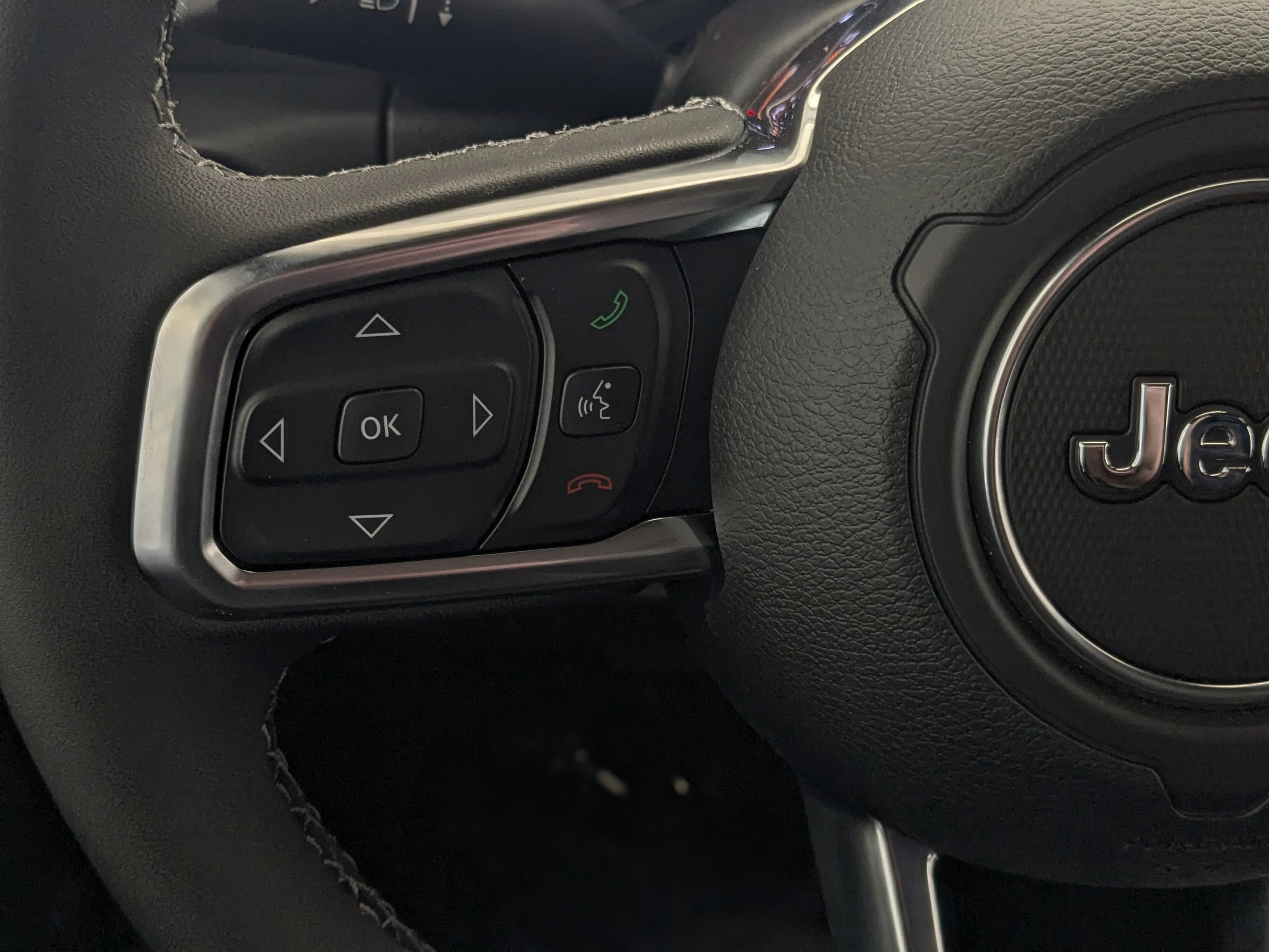New 2026 Black Jeep Sahara - - McKinley Leather Seats - Body?Colour Hardtop - Side Steps - 3.6L Pentastar V6 & More image 16