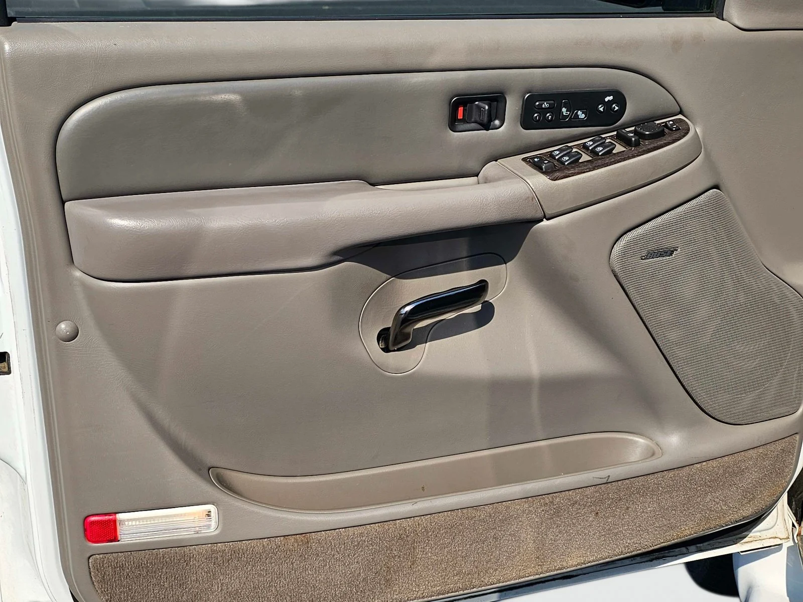 Used 2005 Summit White GMC Denali image 15