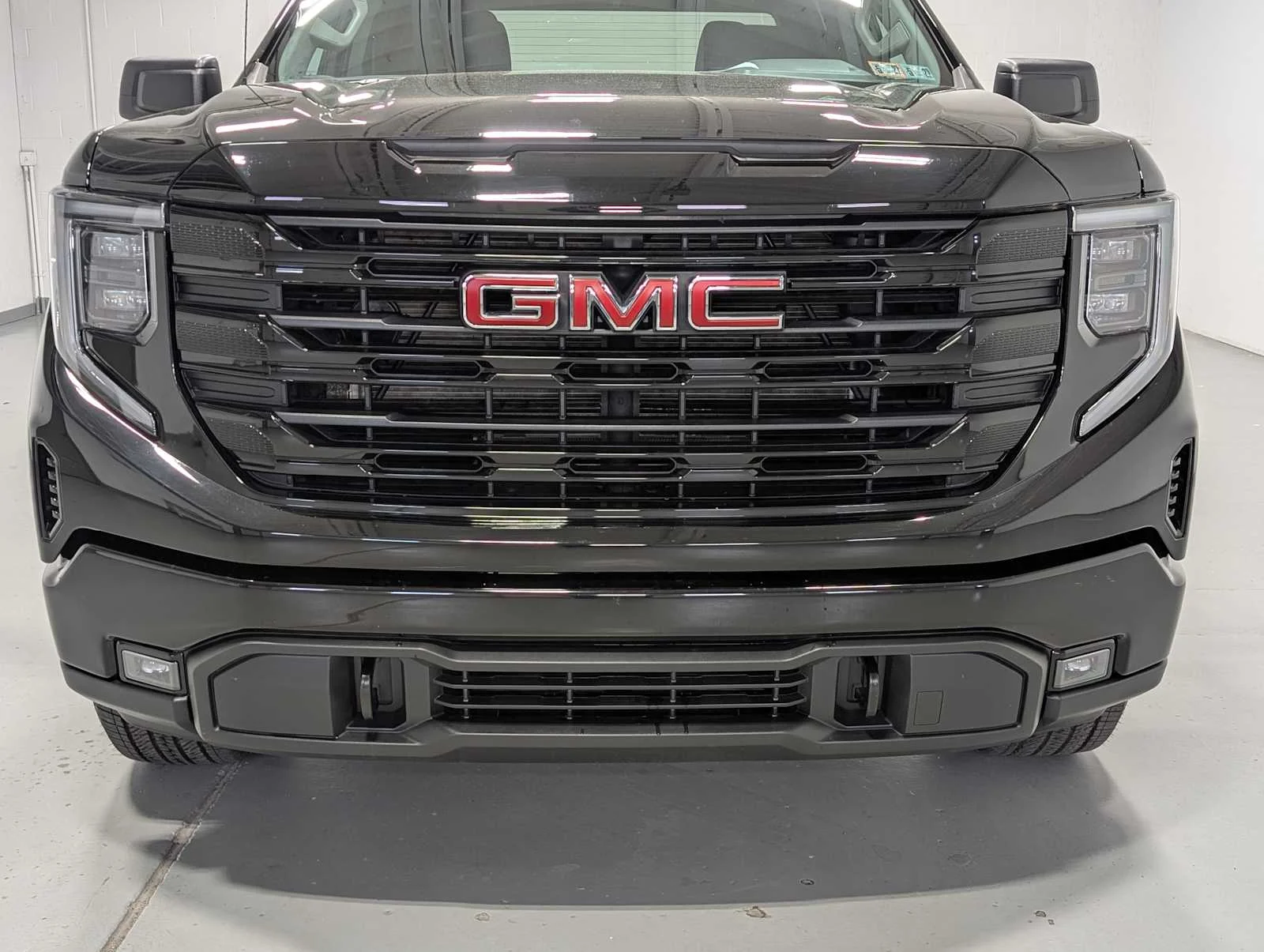 Used 2024 Onyx Black GMC Elevation image 2