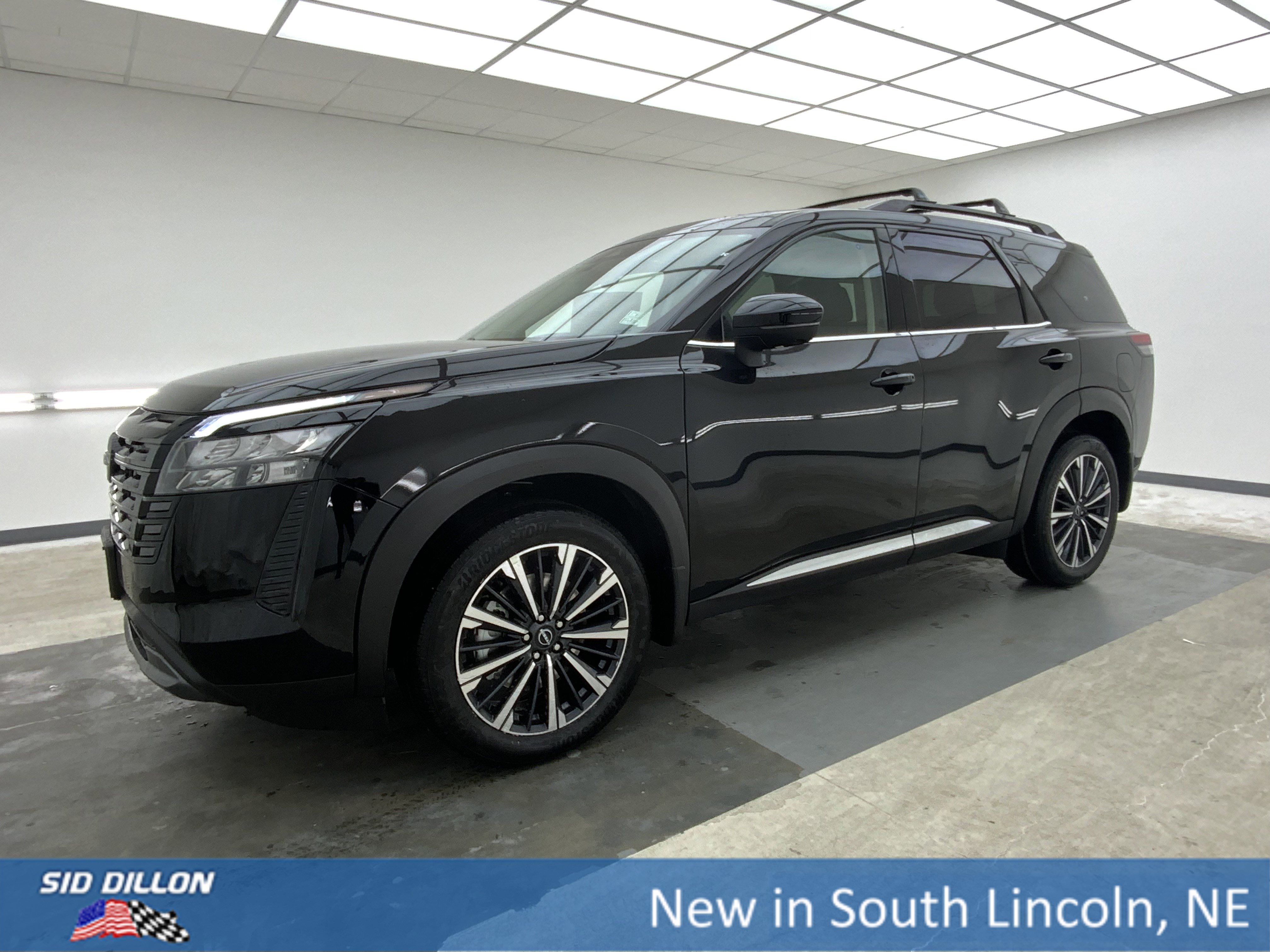 2026 Nissan Pathfinder Platinum 4WD's photo