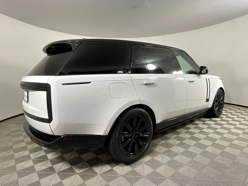 New 2026 Fuji White Land Rover SE image 2