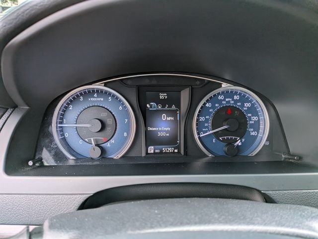 Used 2015 Silver Toyota XLE image 27