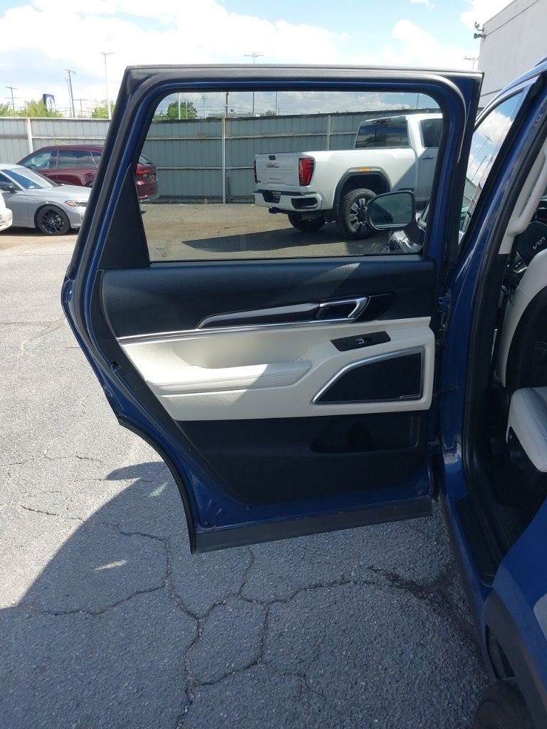 Used 2025 Black Kia S image 12