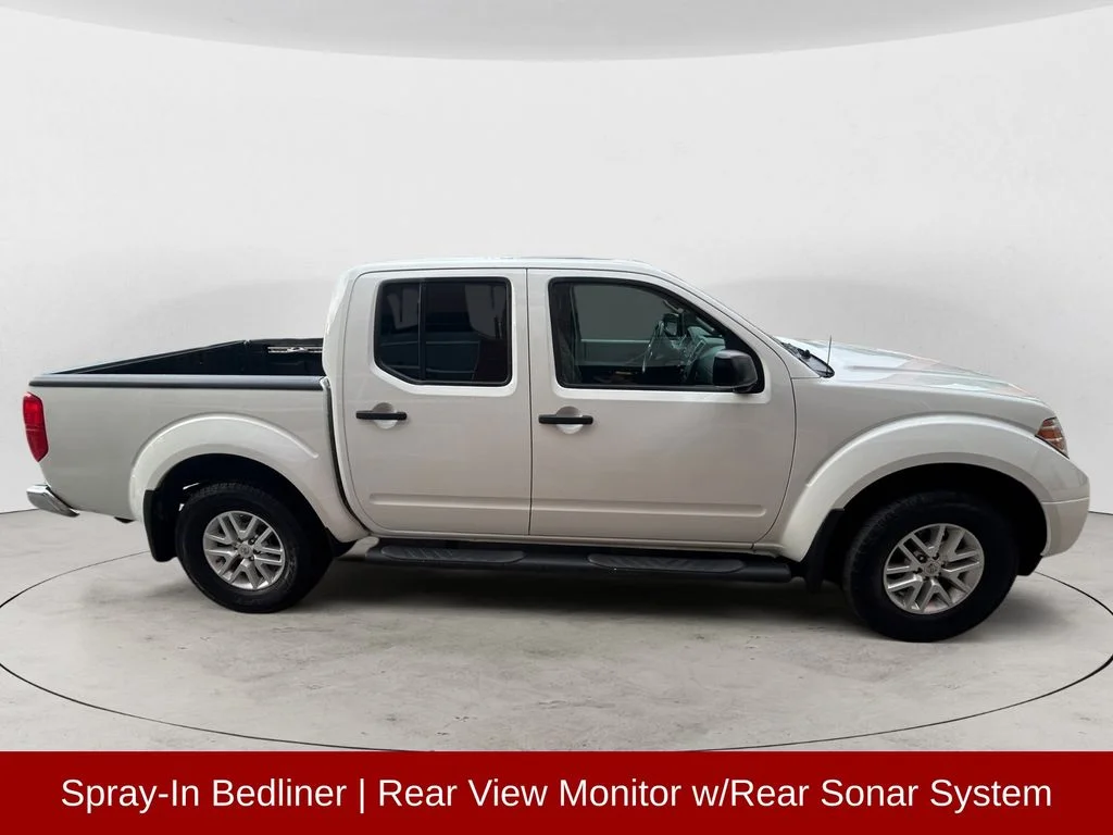 Used 2017 Glacier White Nissan  image 7