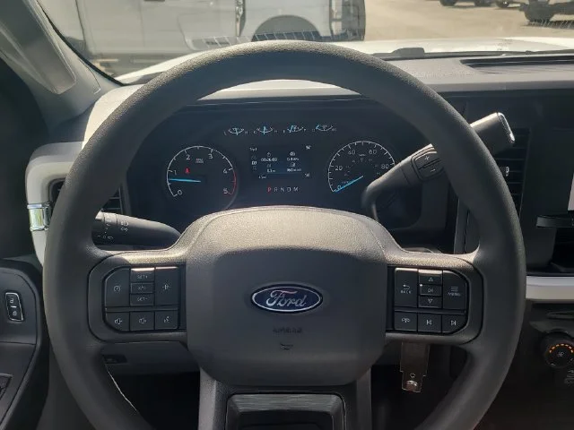 New 2027 Oxford White Ford XL 4WD CREW CAB image 26