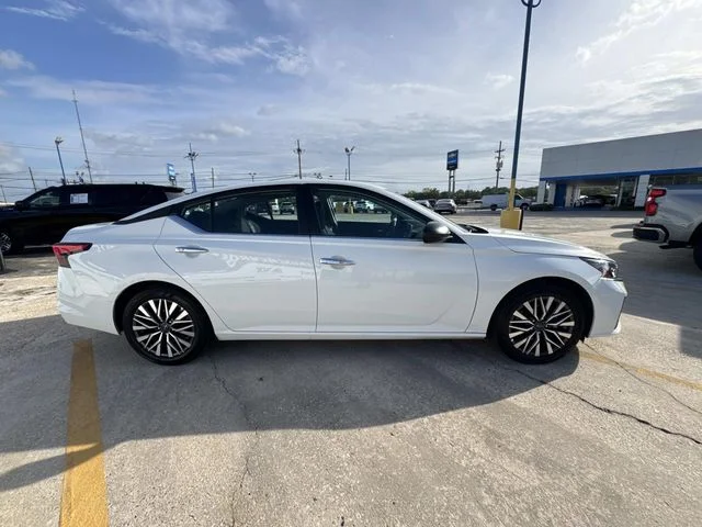 Used 2025 White Nissan 2.5 SV image 8