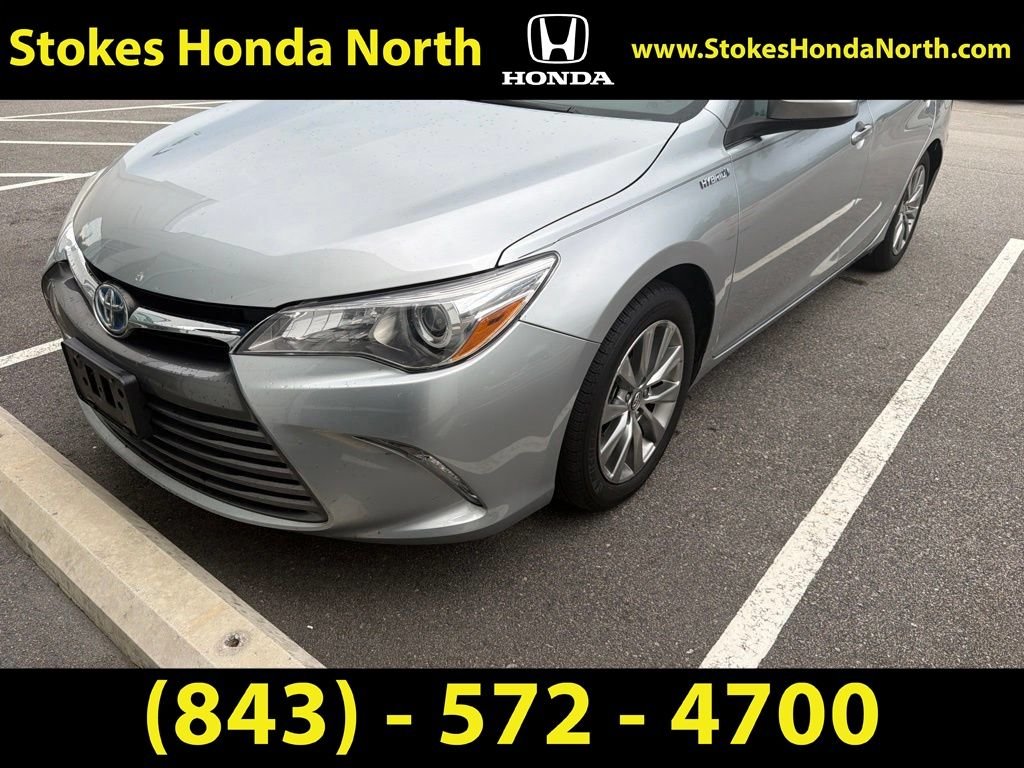 Used 2016 Silver Toyota XLE image 2