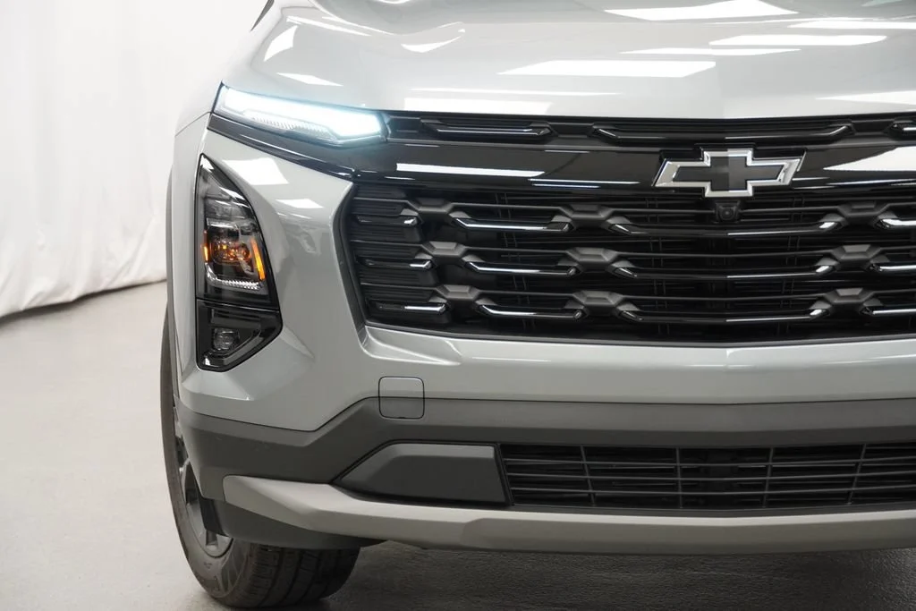 New 2027 Sterling Gray Metallic Chevrolet AWD LT image 31