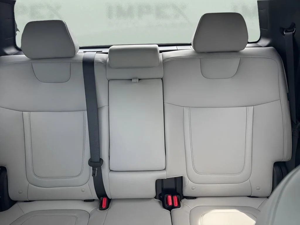 Used 2025 White Hyundai SEL image 11
