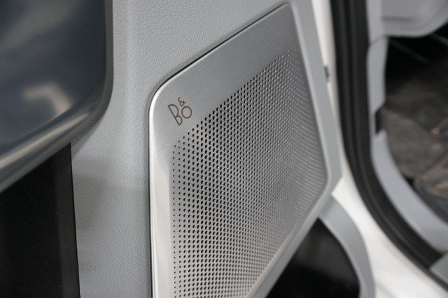 Used 2024 STAR WHITE METALLIC TRI-COAT Ford Limited image 18