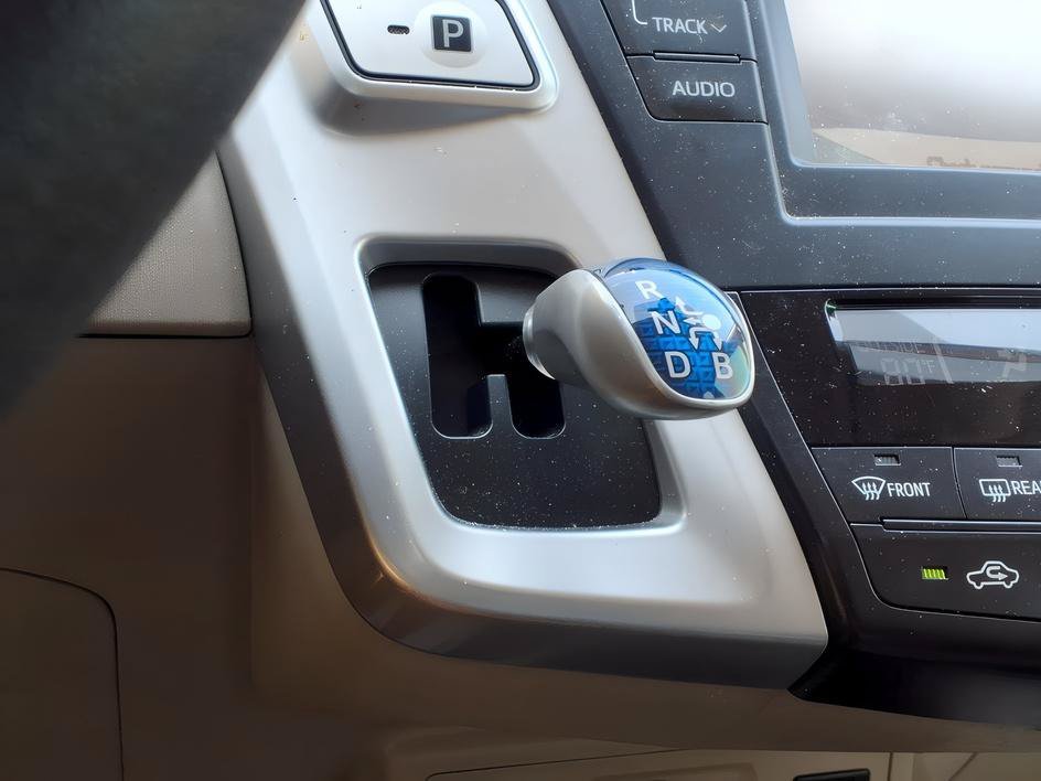 Used 2012 Blizzard Pearl Toyota Five image 19