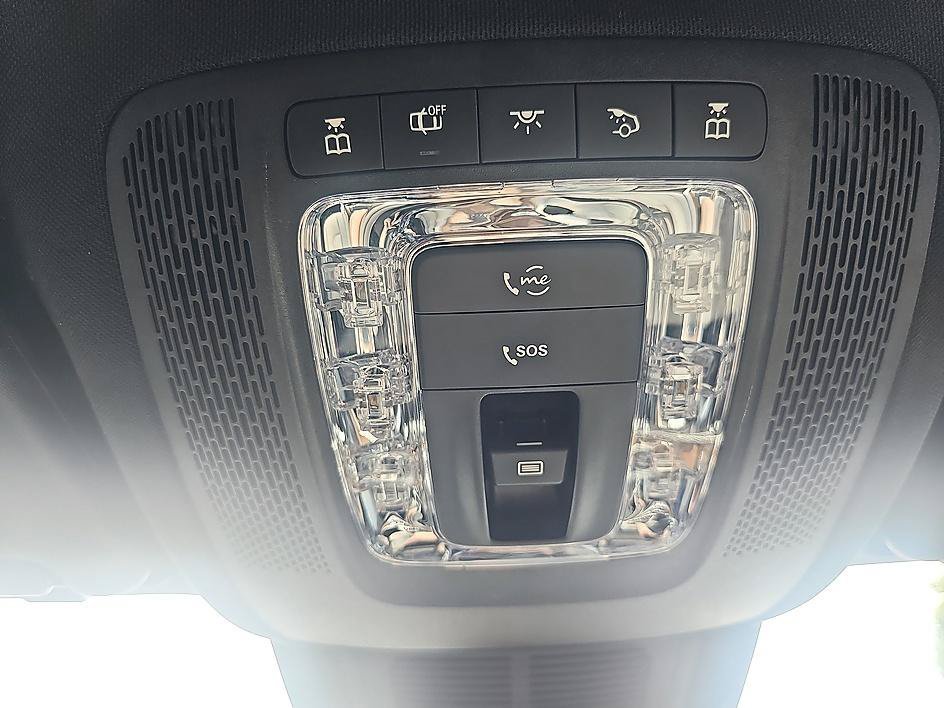 Used 2025 Polar White Mercedes-Benz GLE 450e image 29