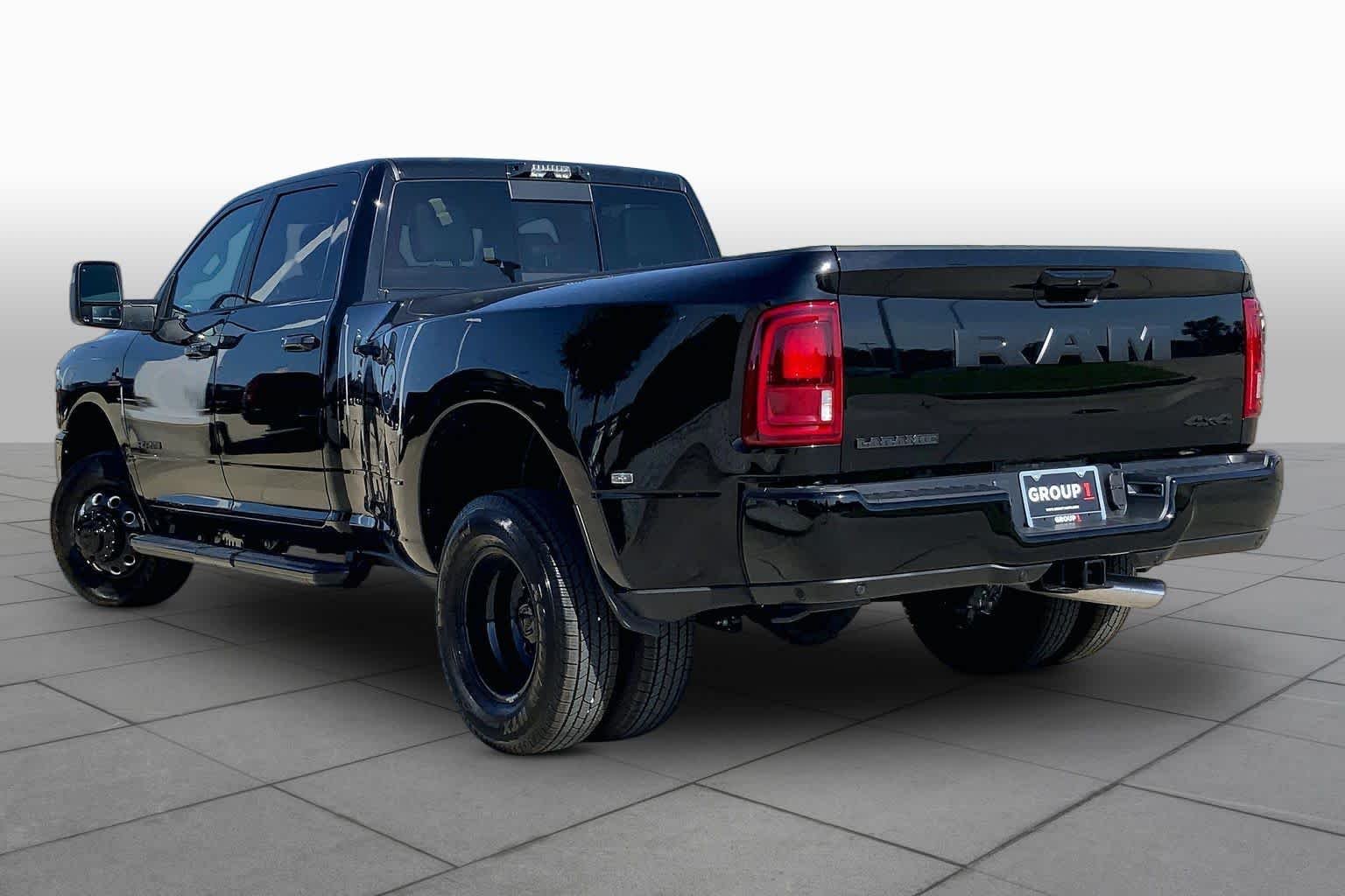 New 2026 Diamond Black Crystal Pearl-Coat Exterior Paint RAM Laramie image 12