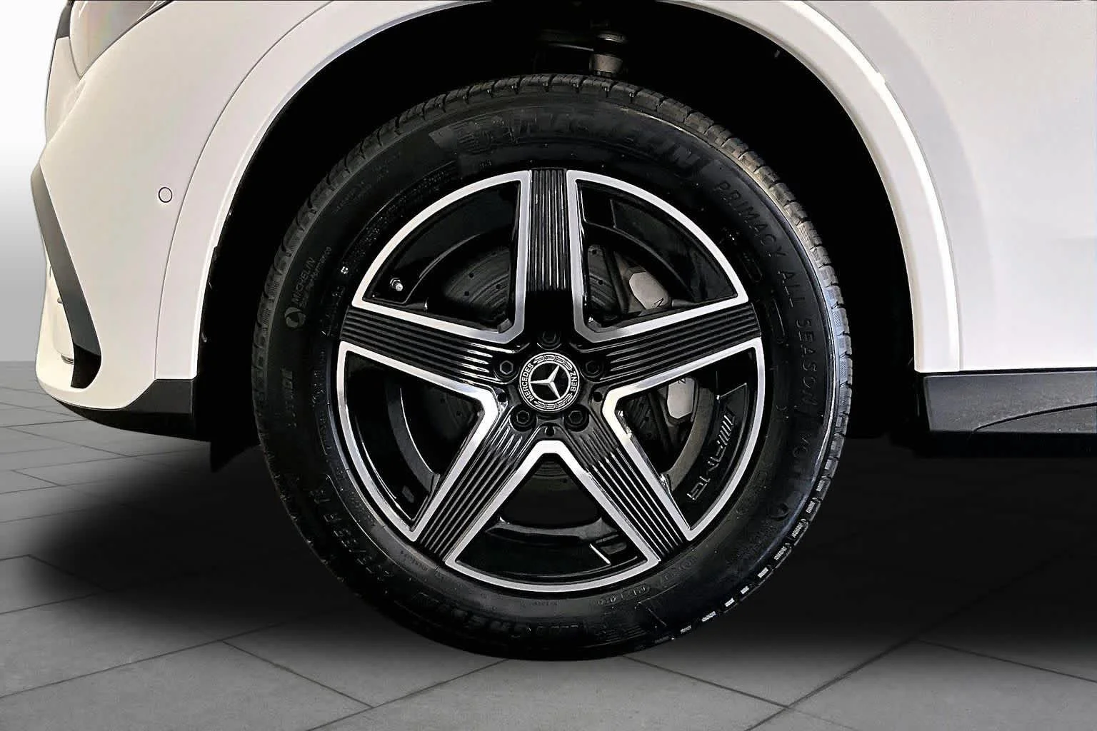 Certified Used 2025 Polar White Mercedes-Benz GLC 300 image 11