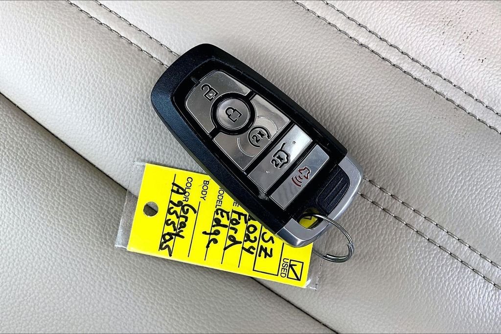 Used 2024 Silver Metallic Ford SEL image 6
