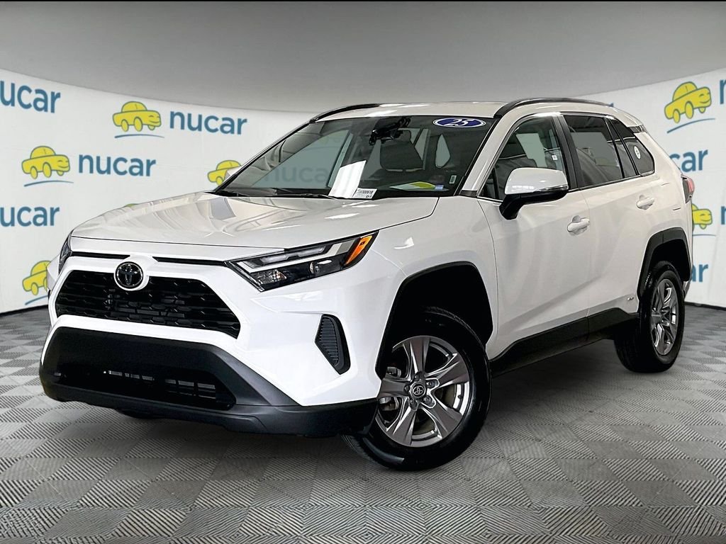 Used 2025 White Toyota XLE image 3