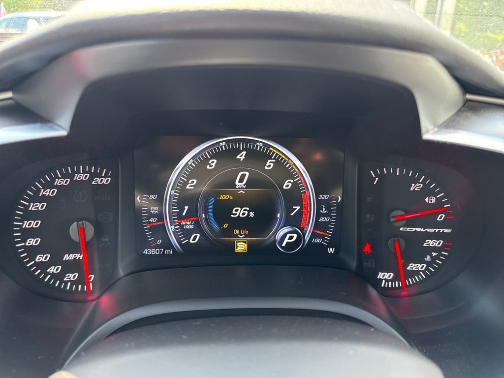 Used 2019 Red Chevrolet Stingray image 16