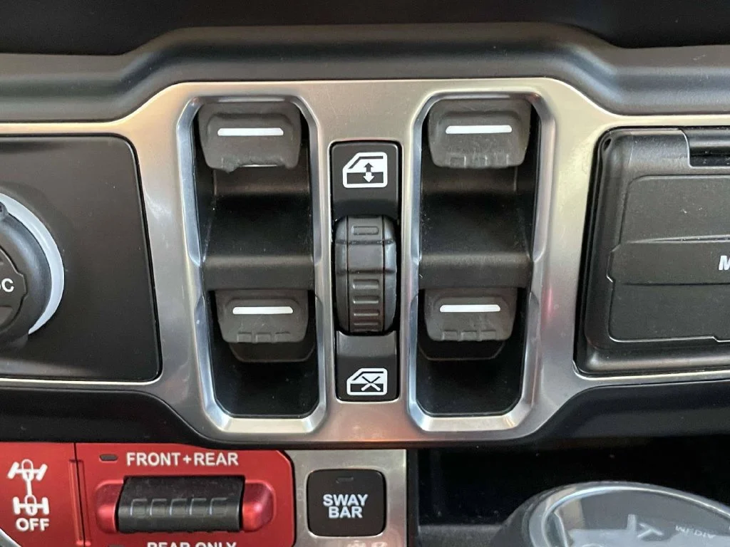 Used 2020 White Jeep Unlimited Rubicon image 16