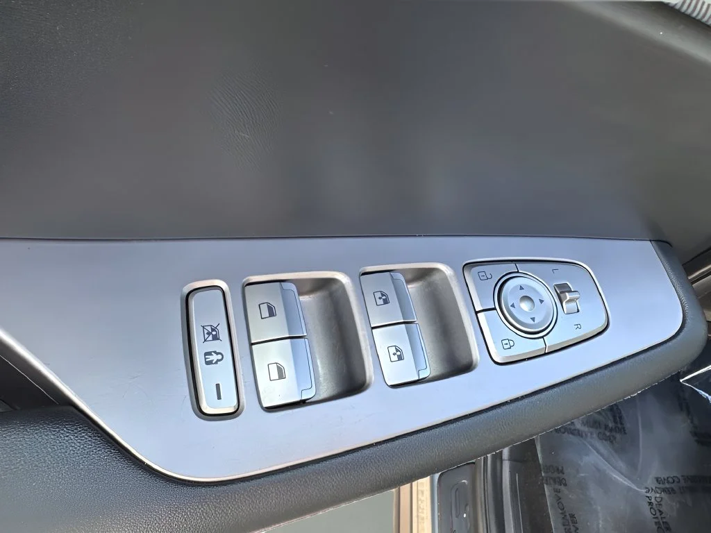 Used 2025 Gray Hyundai SEL image 28