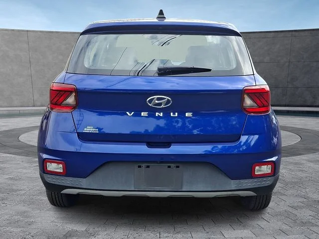 Used 2022 Blue Hyundai SE image 9