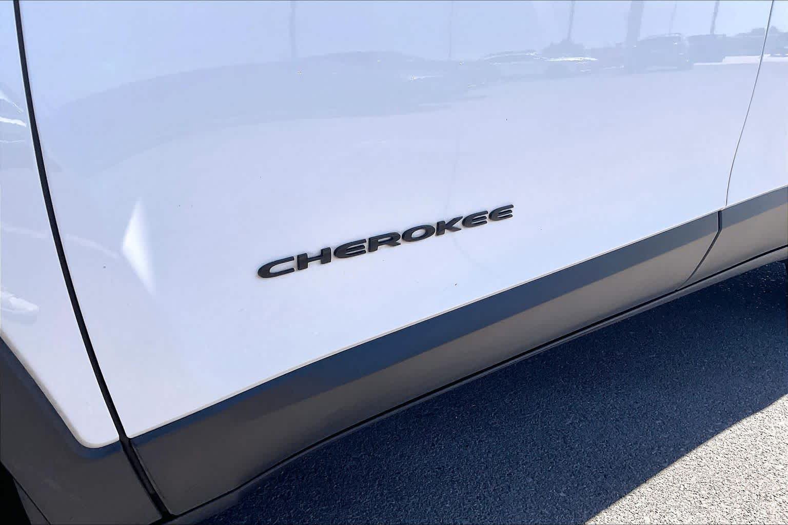 Used 2017 Bright White Clearcoat Jeep Altitude image 29