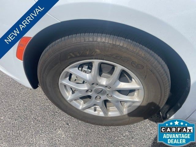 Used 2022 Bright White Clearcoat Chrysler Touring L image 17