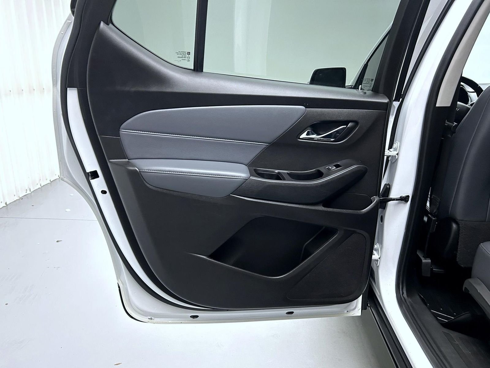 Used 2019 White Chevrolet 3LT image 21