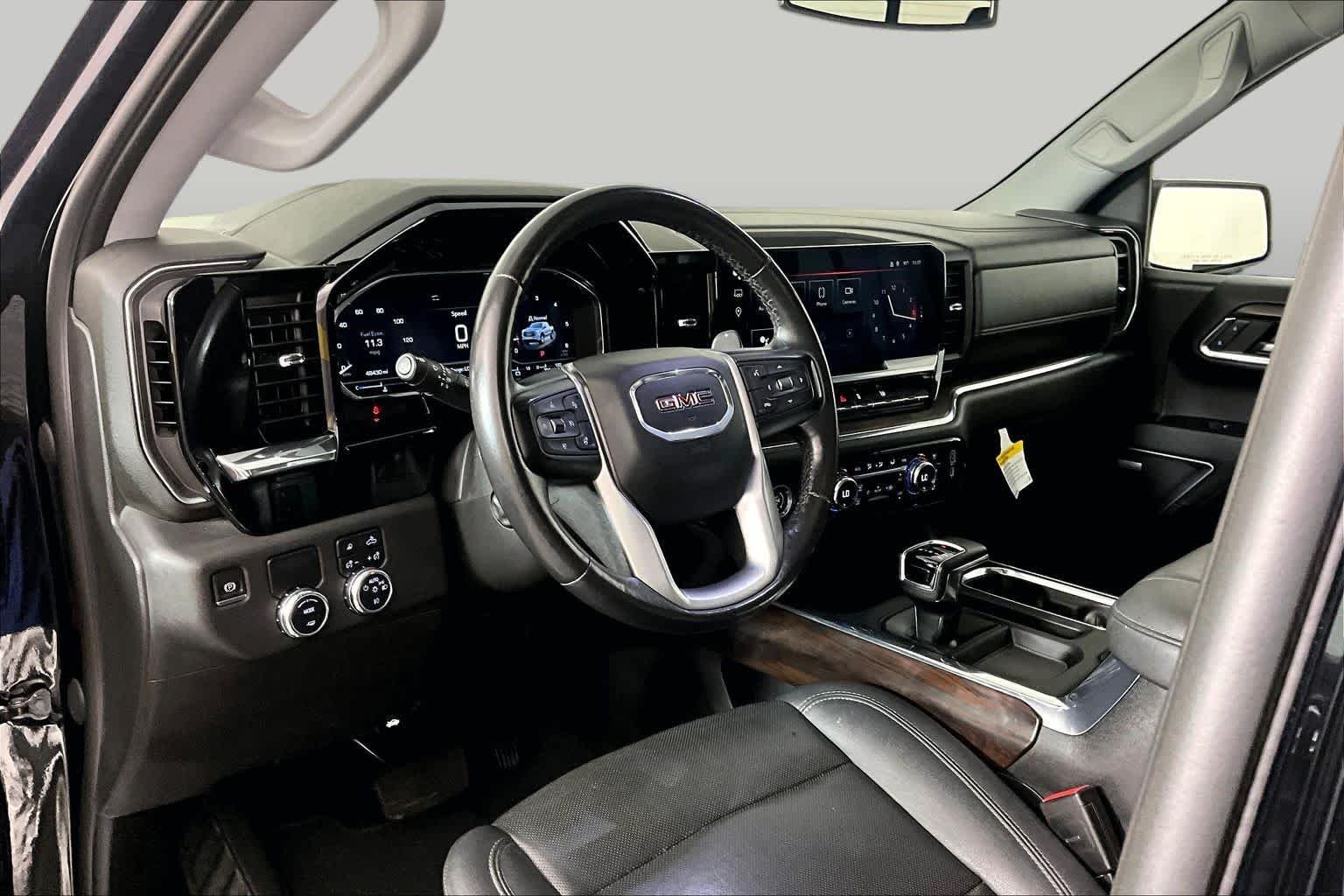 Used 2023 Onyx Black GMC SLT image 17