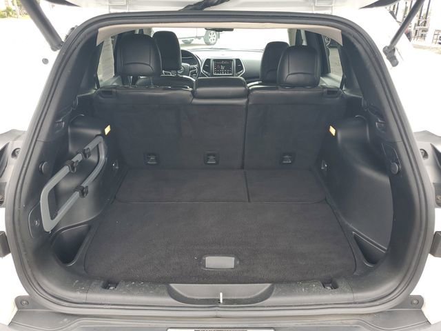 Used 2018 White Jeep Latitude Plus image 28