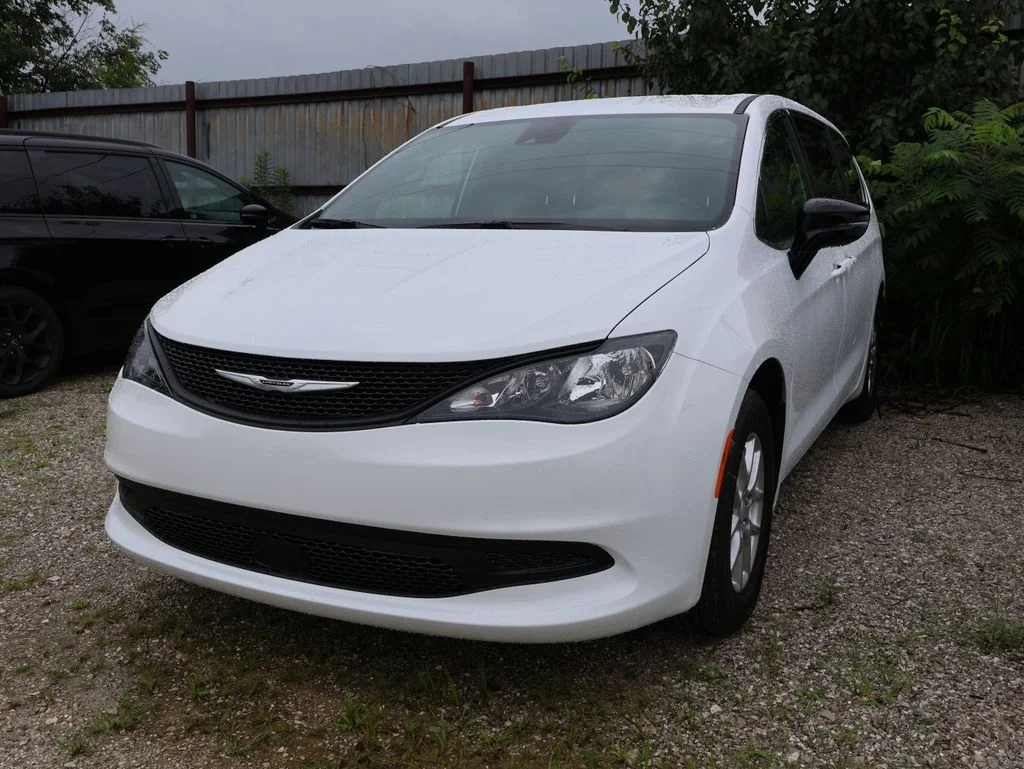 New 2027 Bright White Clear-Coat Exterior Paint Chrysler LX image 4