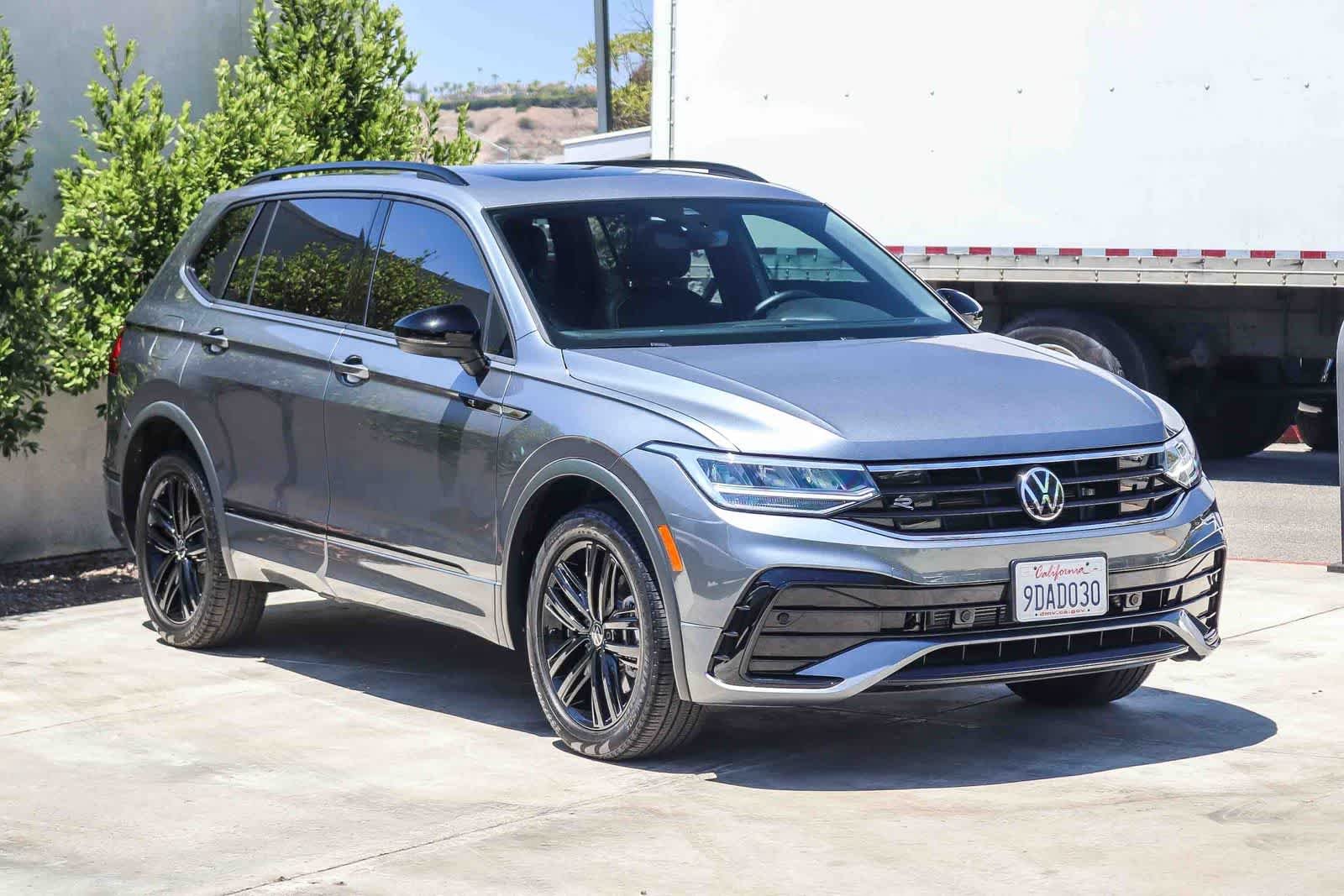 Used 2022 Platinum Gray Metallic Volkswagen SE R-Line Black image 3