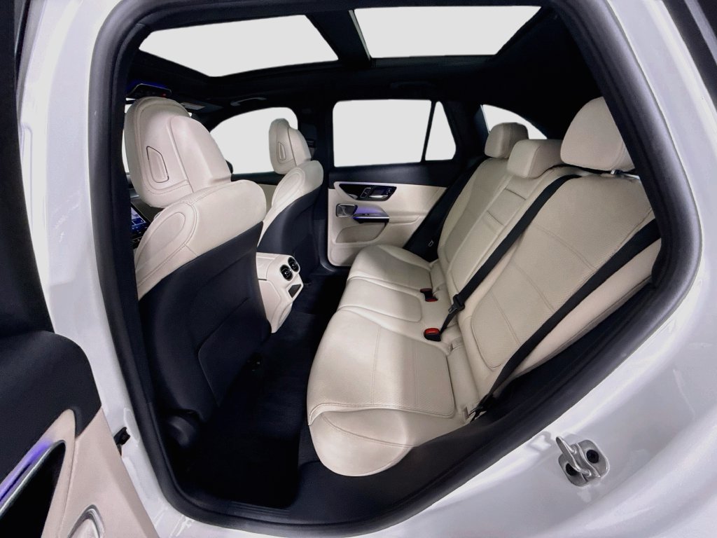 Used 2026  Mercedes-Benz GLC 300 image 21