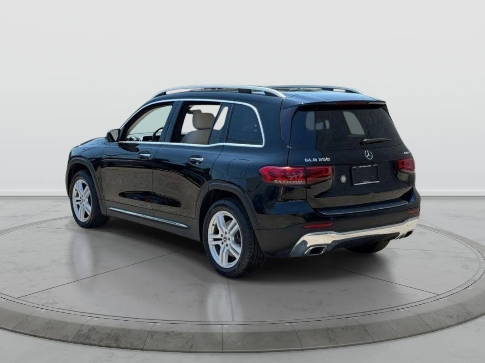 Used 2022 Black Mercedes-Benz GLB 250 image 4