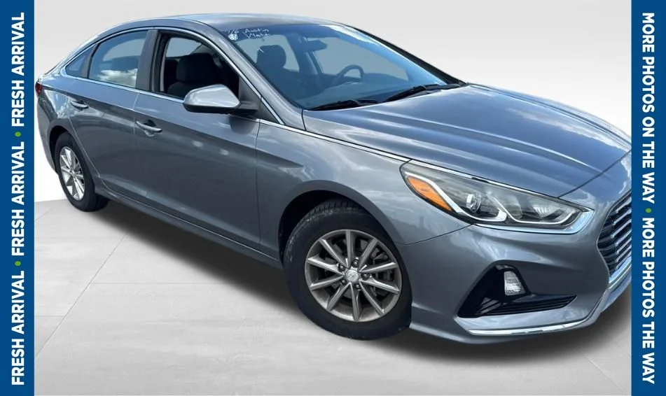 Used 2019 Gray Hyundai SE image 1