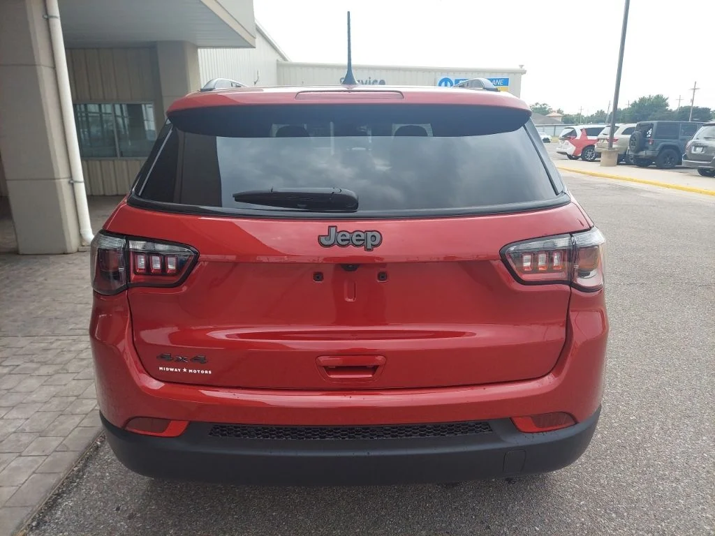 New 2026 Red Hot Pearlcoat Jeep Latitude image 6