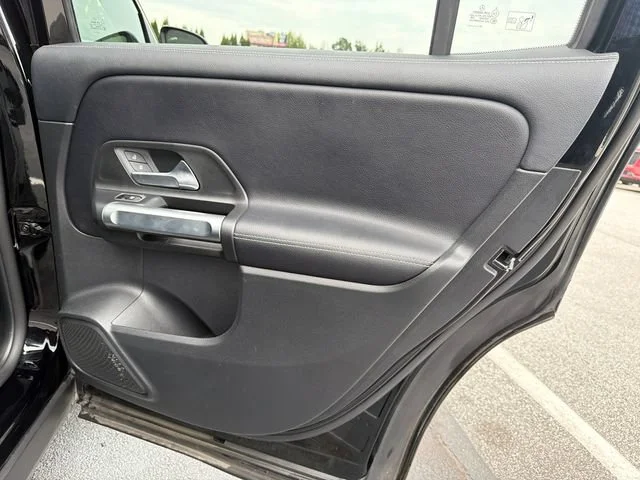 Used 2022 Black Mercedes-Benz GLB 250 image 16