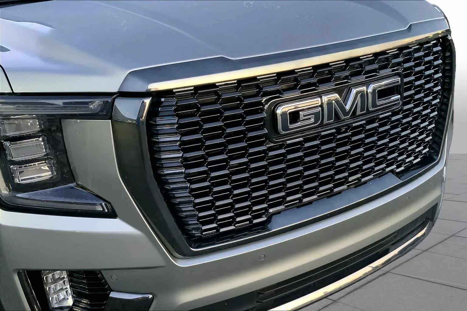 Used 2023 Sterling Metallic GMC Denali Ultimate image 29