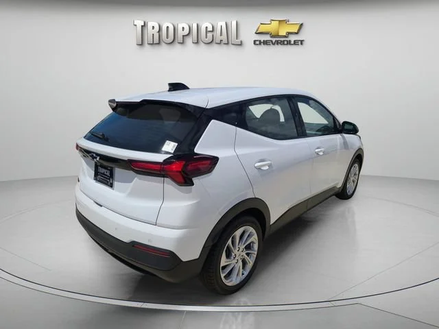 New 2027 Summit White Chevrolet LT image 5