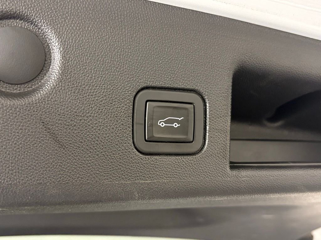 Used 2024 White Chevrolet LT image 38