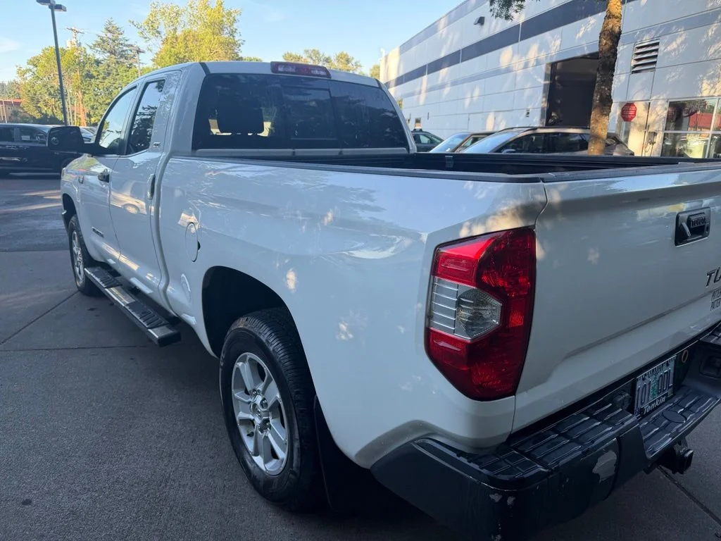 Used 2018 Super White Toyota SR5 image 5