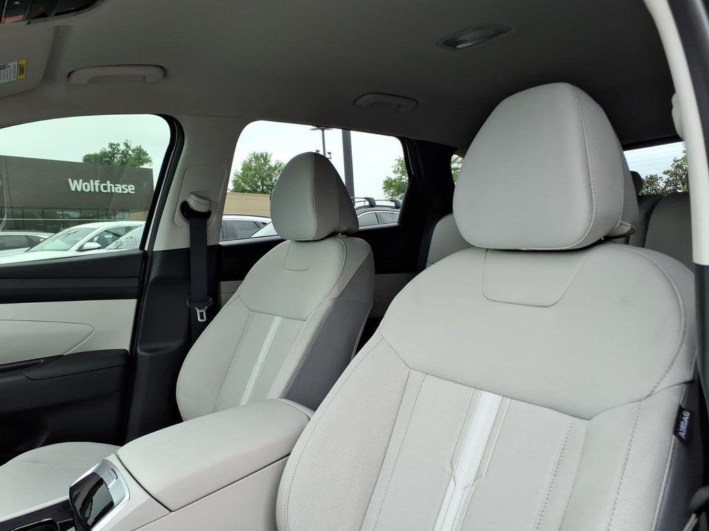 New 2026 White Hyundai SEL FWD image 15