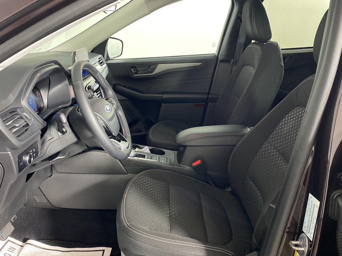 Used 2023 Cinnabar Red Ford Active image 15