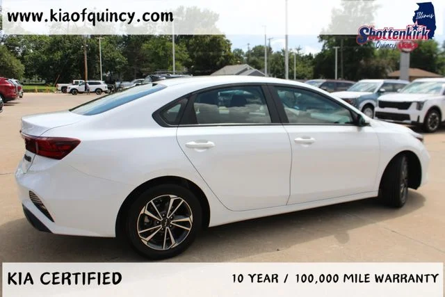 Used 2024 White Kia LXS image 4