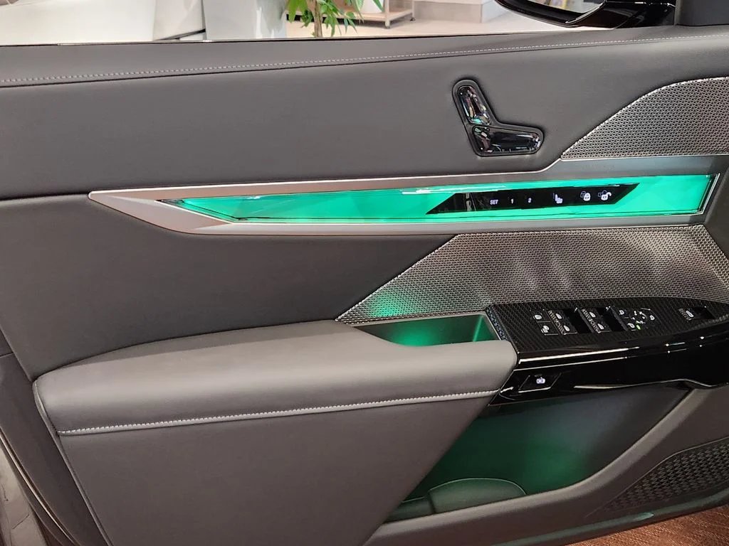 New 2026 Carbon Black Metallic BMW 740i xDrive image 8