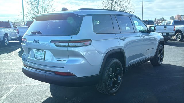 New 2025 Silver Zynith Exterior Paint Jeep Limited image 3