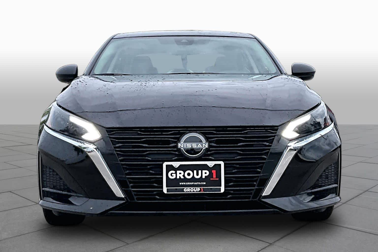 Certified Used 2024 Super Black Nissan 2.5 SV image 4
