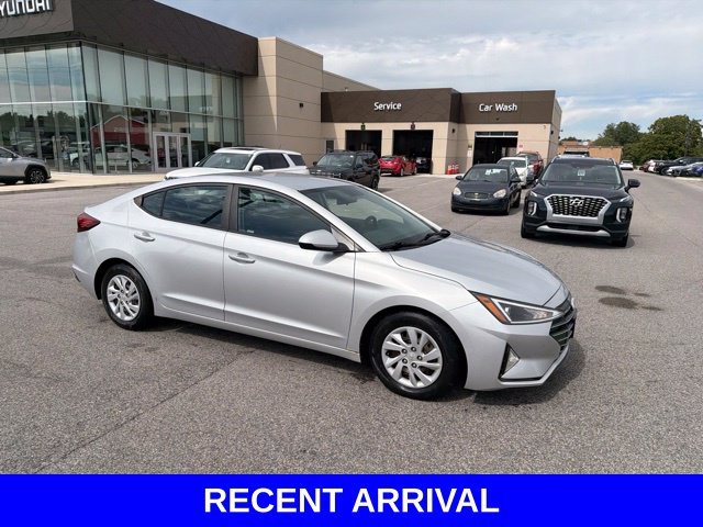 Used 2019 Silver Hyundai SE image 24