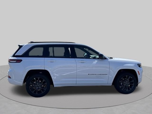 New 2026 Bright White Clear-Coat Exterior Paint Jeep Limited Reserve image 8